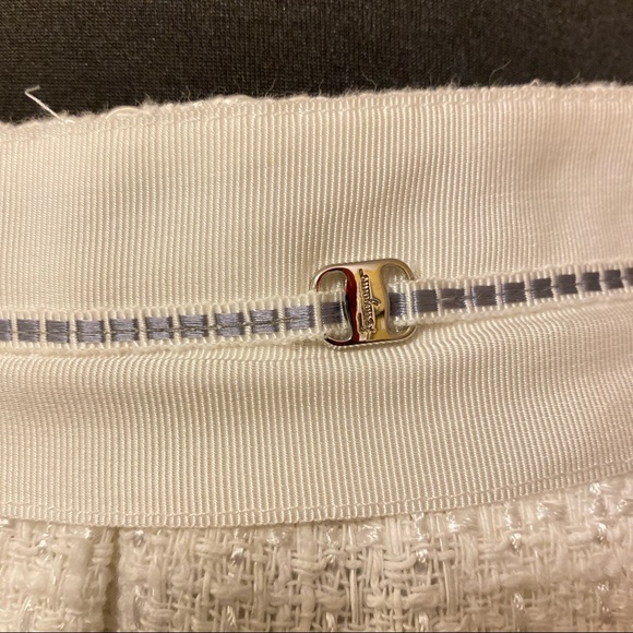 Salvatore Ferragamo White Tweed Kick Pleat Skirt. - Picture 4 of 9